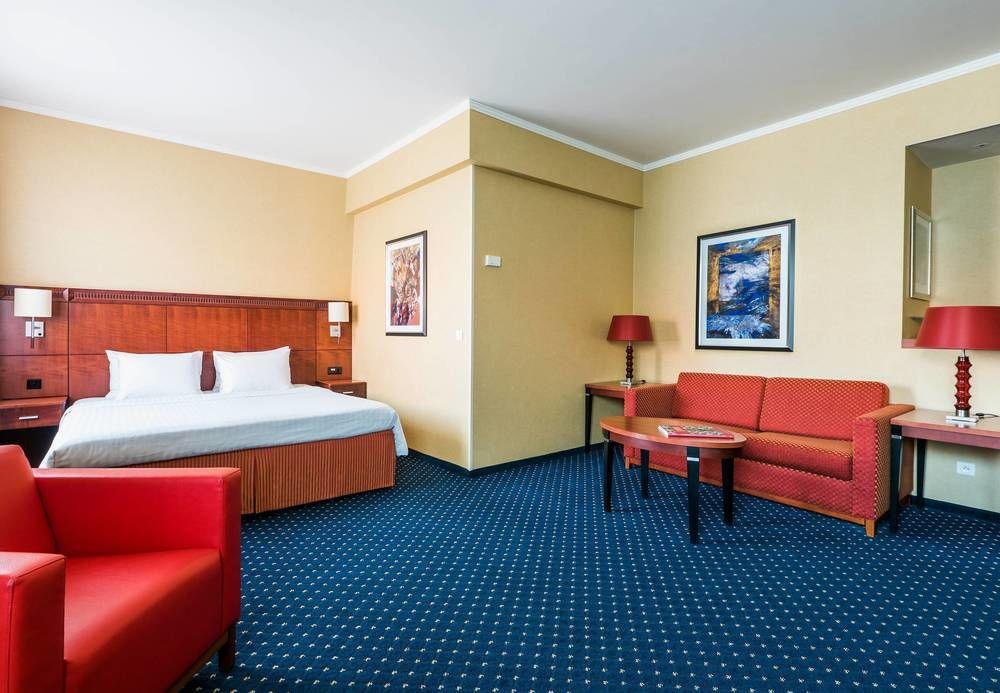 Courtyard By Marriott Prague City Praga Exterior foto