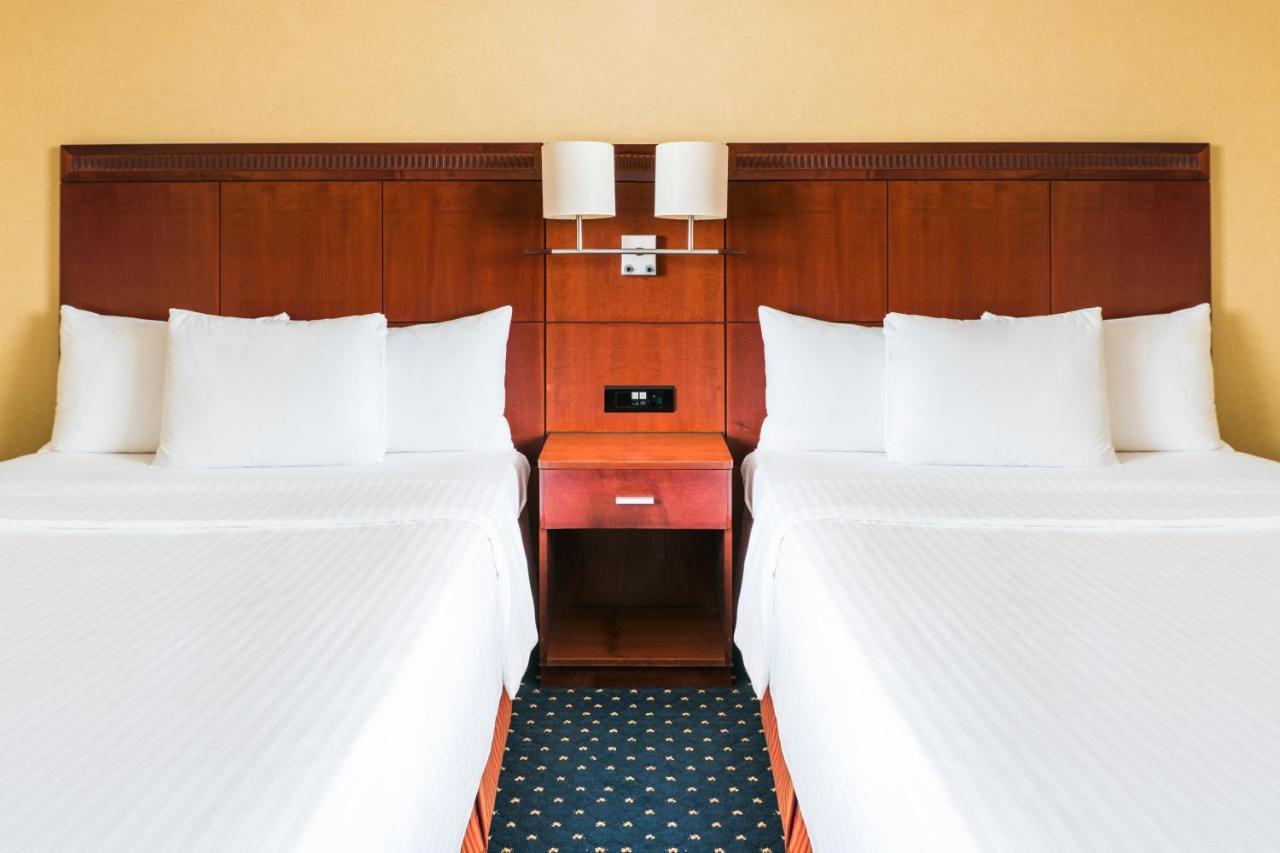 Courtyard By Marriott Prague City Praga Exterior foto