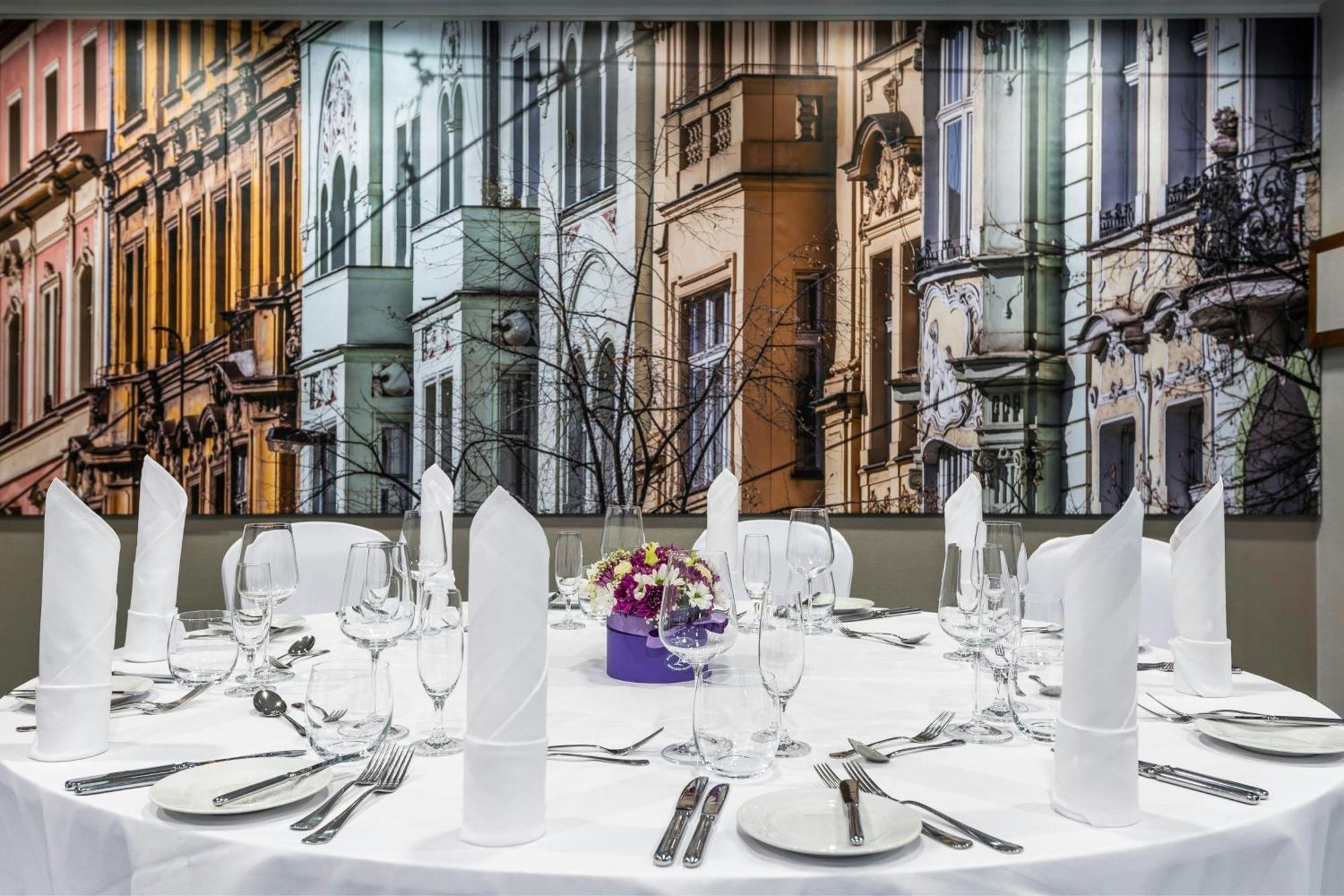 Courtyard By Marriott Prague City Praga Exterior foto