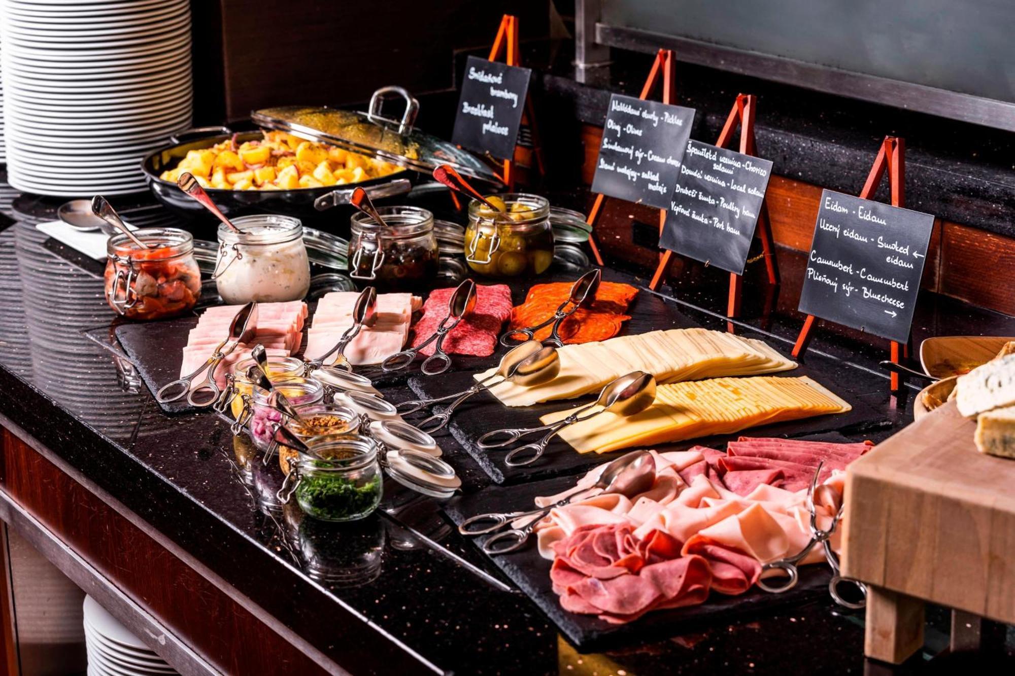 Courtyard By Marriott Prague City Praga Restaurante foto