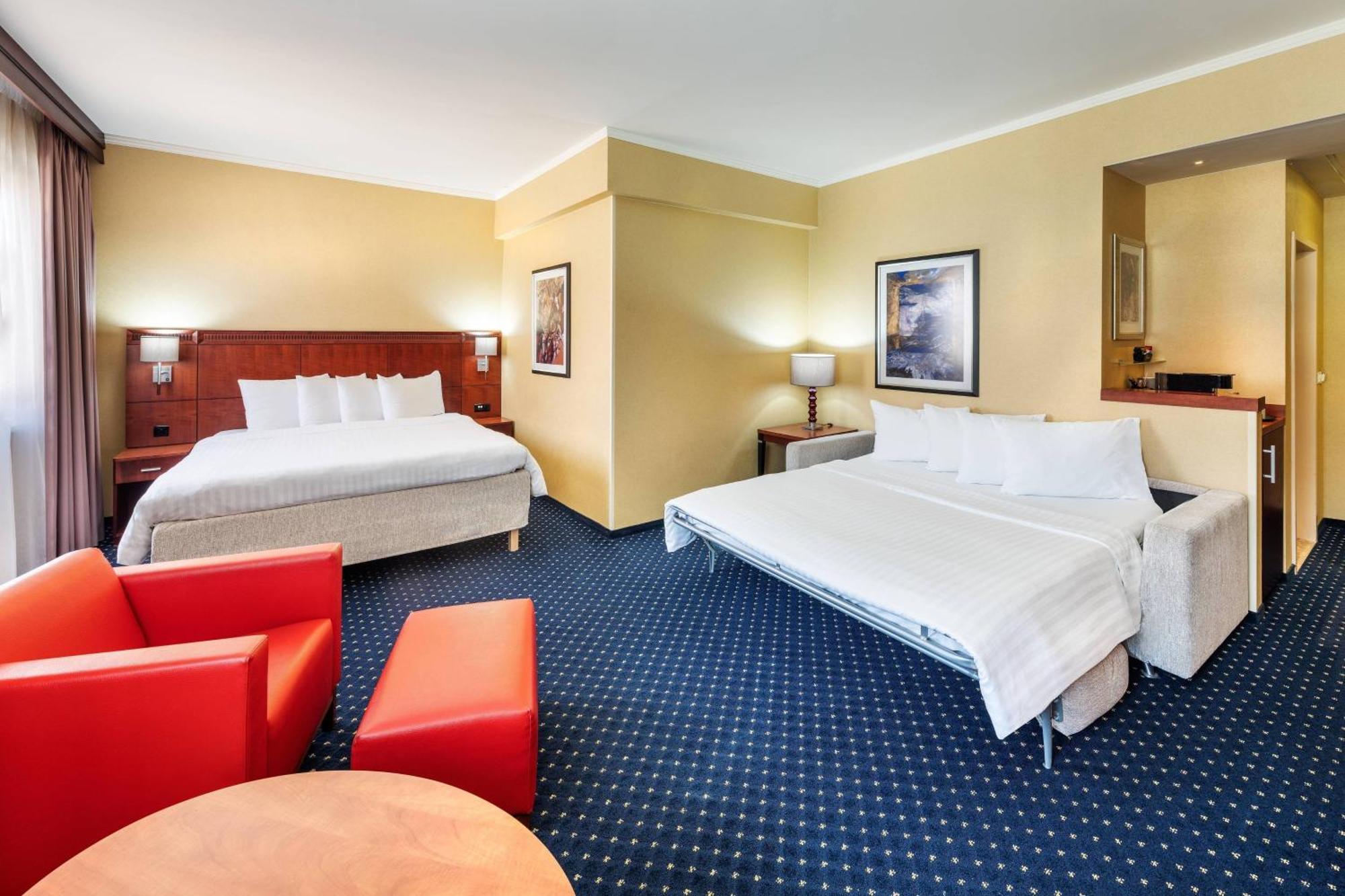 Courtyard By Marriott Prague City Praga Exterior foto